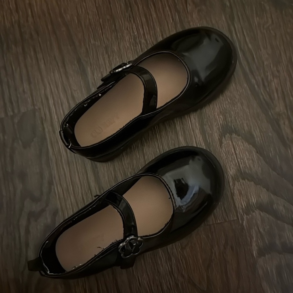 Old Navy Black Mark Janes